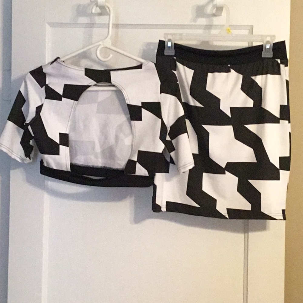 Outfit - Picture 2 of 2
